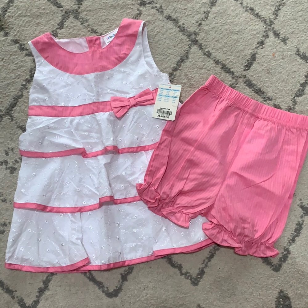 NWT toddler girls 2pc set. Size 24 months